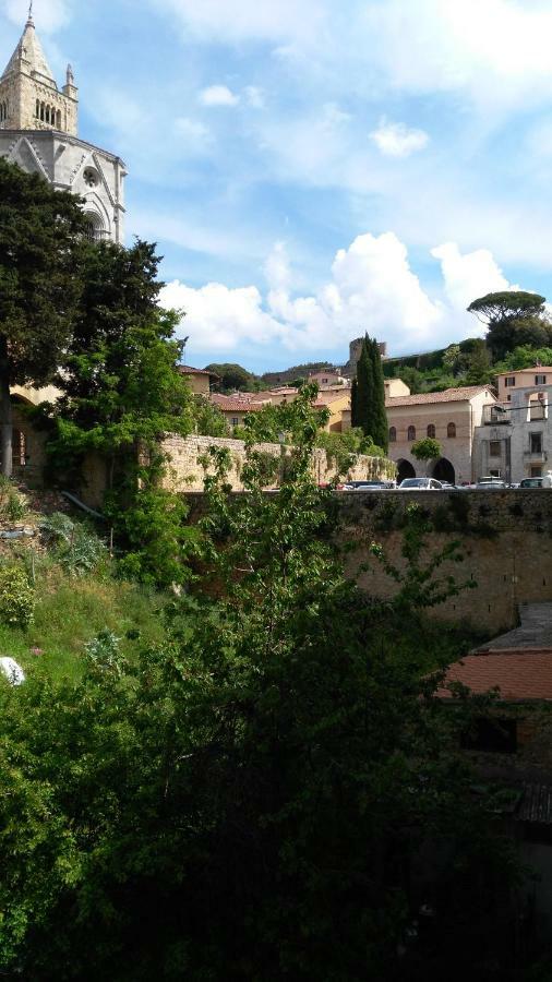 Al 32 B&B Massa Marittima Exteriör bild