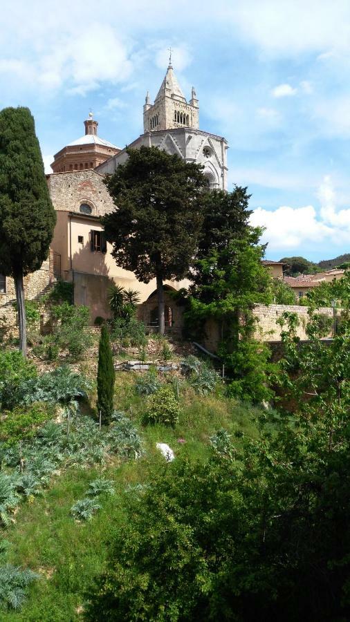 Al 32 B&B Massa Marittima Exteriör bild