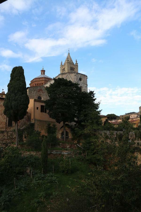 Al 32 B&B Massa Marittima Exteriör bild