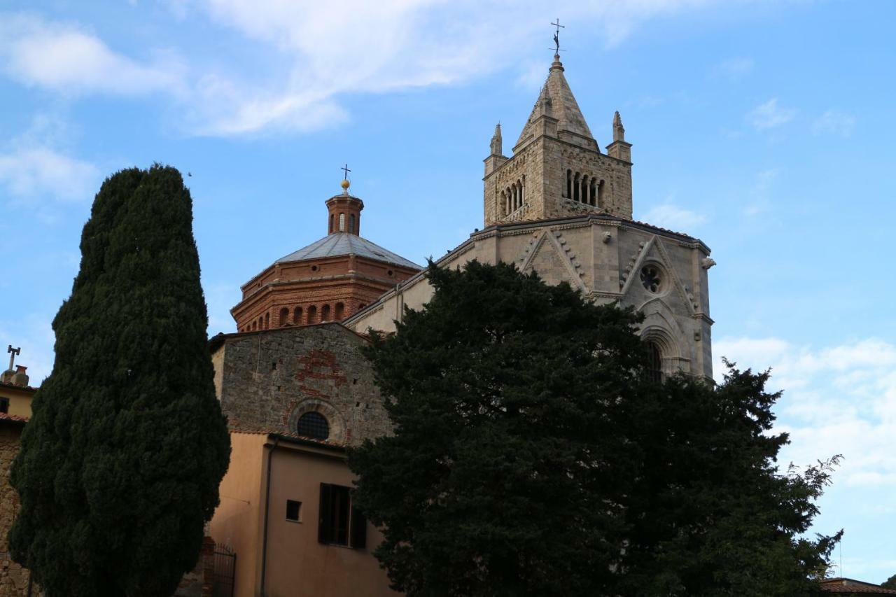 Al 32 B&B Massa Marittima Exteriör bild